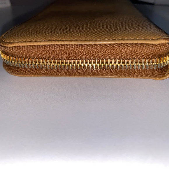 Prada Saffiano leather in color caramel (pre-owned) - Picture 5 of 14